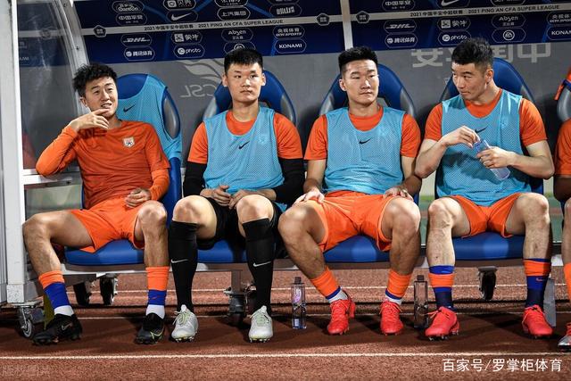 胡明轩携郭士强嫡系等3后卫离队！谁来入替？赵维伦不如混血后卫